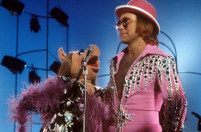 Elton John with Ms Piggy color